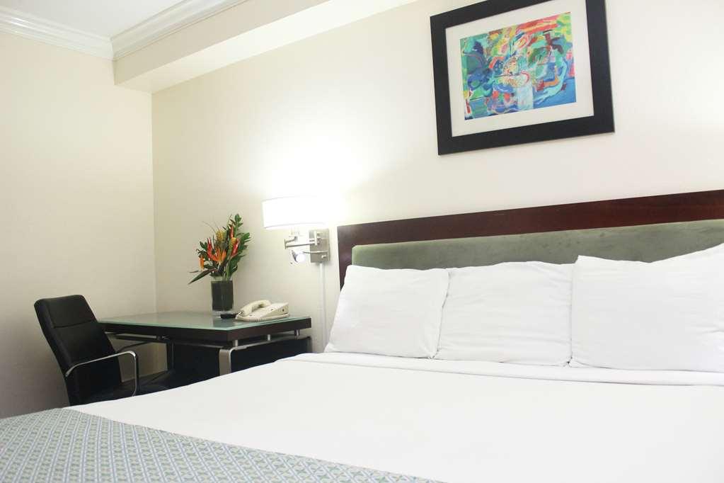 The Knutsford Court Hotel Kingston Habitación foto