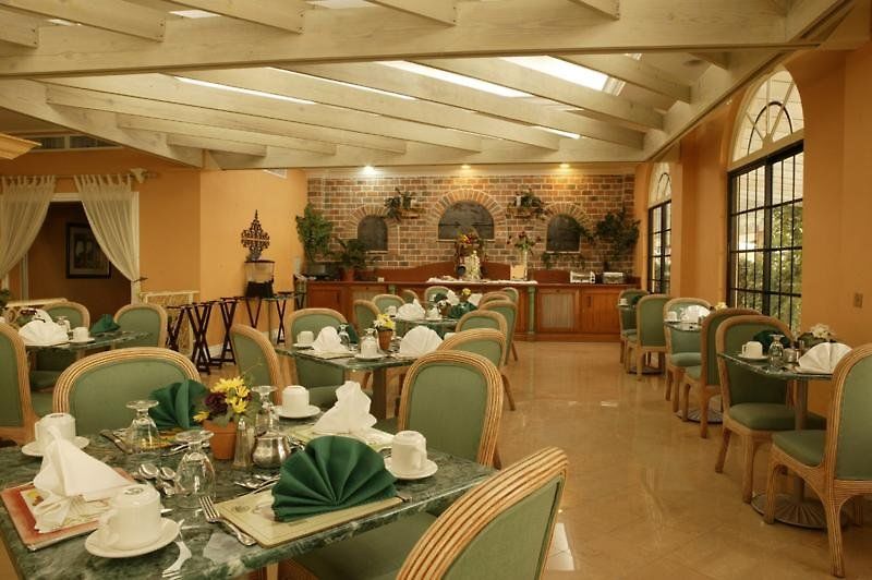 The Knutsford Court Hotel Kingston Restaurante foto